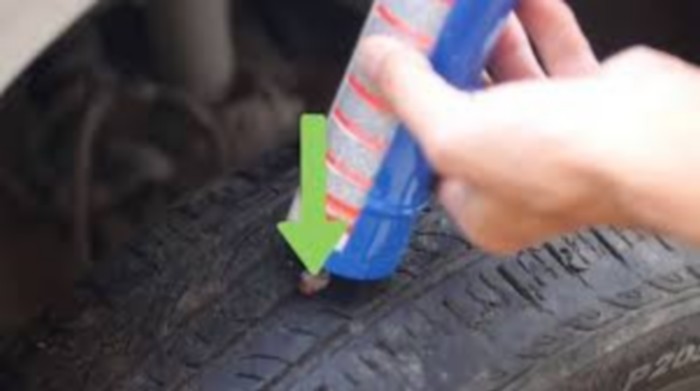رفع پنچرگیری لاستیک خودرو با چسب تیوبلس