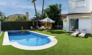 چسب عایق رطوبت و نقش آن‌ها در آب‌بندی مخازن و استخرها