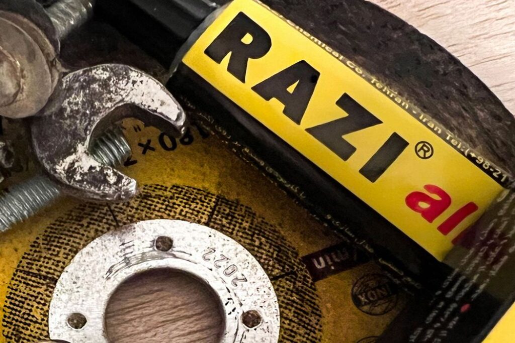 چرا وجود چسب همه کاره در هر خانه‌ای ضروری است؟