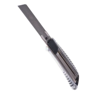 کاتر موکت‌بر بزرگ فلزی با تیغه 18 میلی‌متر مناسب برش موکت، فوم و کارتن با بدنه مقاوم و طراحی ارگونومیک