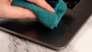 پاک کردن چسب از سطوح