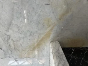 زرد شدن چسب ۱۲۳ هنگام سنگ‌کاری